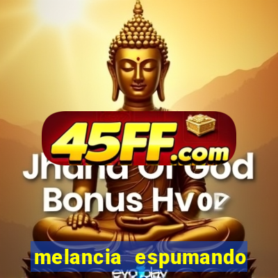 melancia espumando melancia saindo espuma